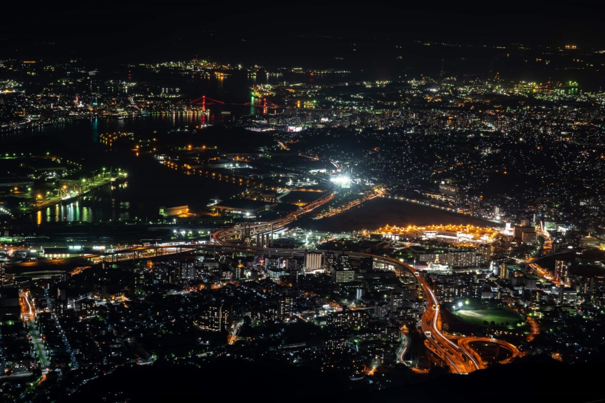 新日本三大夜景 選定の 皿倉山 四季折々の景色を楽しもう 北九州ノコト