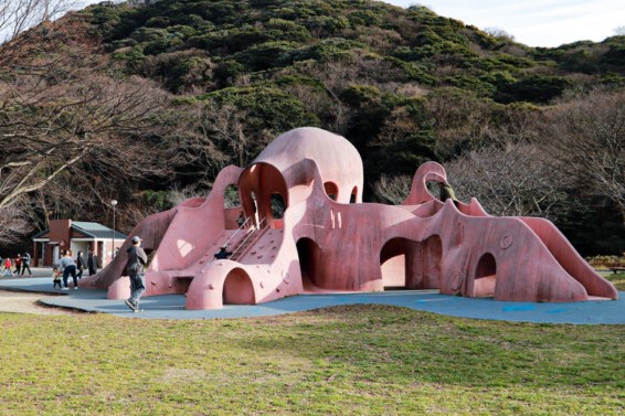 和布刈公園 門司区 国内最大級 タコ遊具 今日はどの足で遊ぶ 北九州ノコト