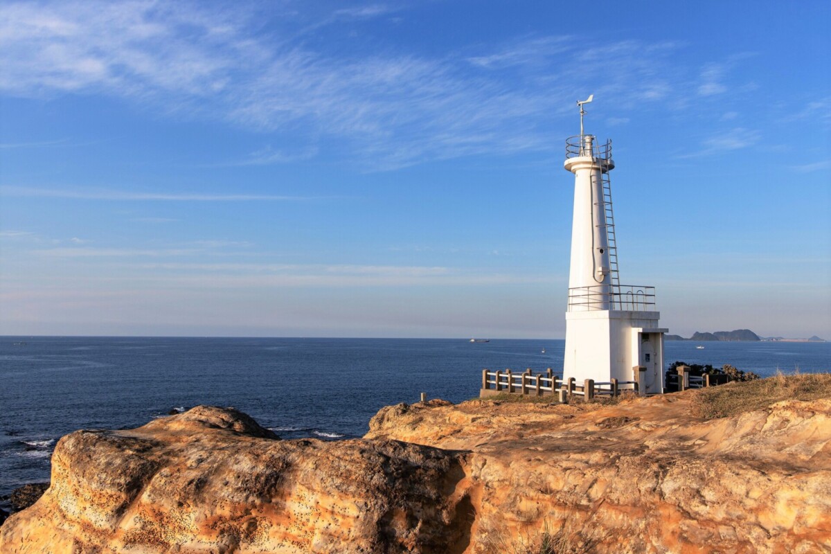 遠見ヶ鼻」夕日の絶景スポット 幻想的な芦屋層群の地層も楽しめる